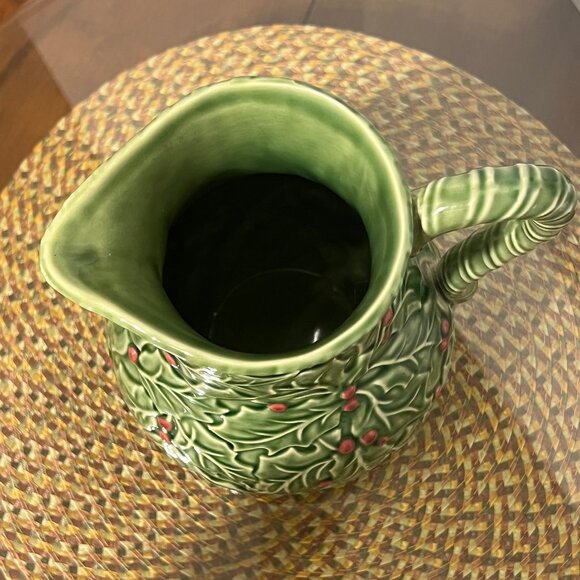 Bordallo Pinheiro Christmas Holly Pitcher - Picture 14 of 16
